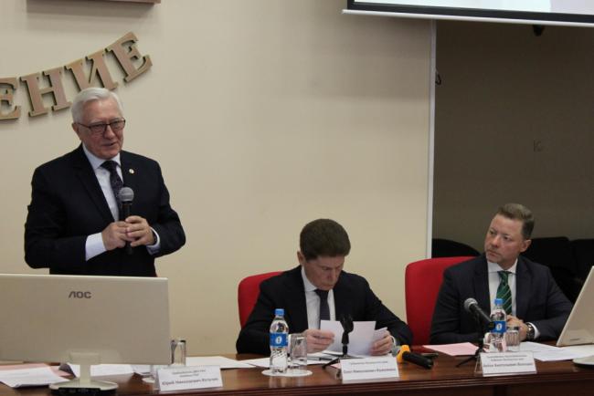 Вице-президент РАН, председатель ДВО РАН академик РАН Ю.Н. Кульчин, Губернатор Приморского края О.Н. Кожемяко, председатель Законодательного собрания Приморья А.А. Волошко  (фотография с сайта Президиума ДВО РАН)