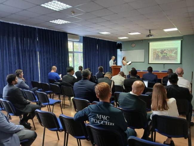 .ф.-м.н. Пермяков М.С. и ведущий специалист отдела внешних связей Севрук М.М.