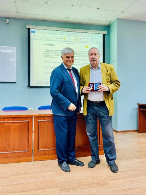 Академик РАН Г.И. Долгих и к.г.н. И.Д. Ростов